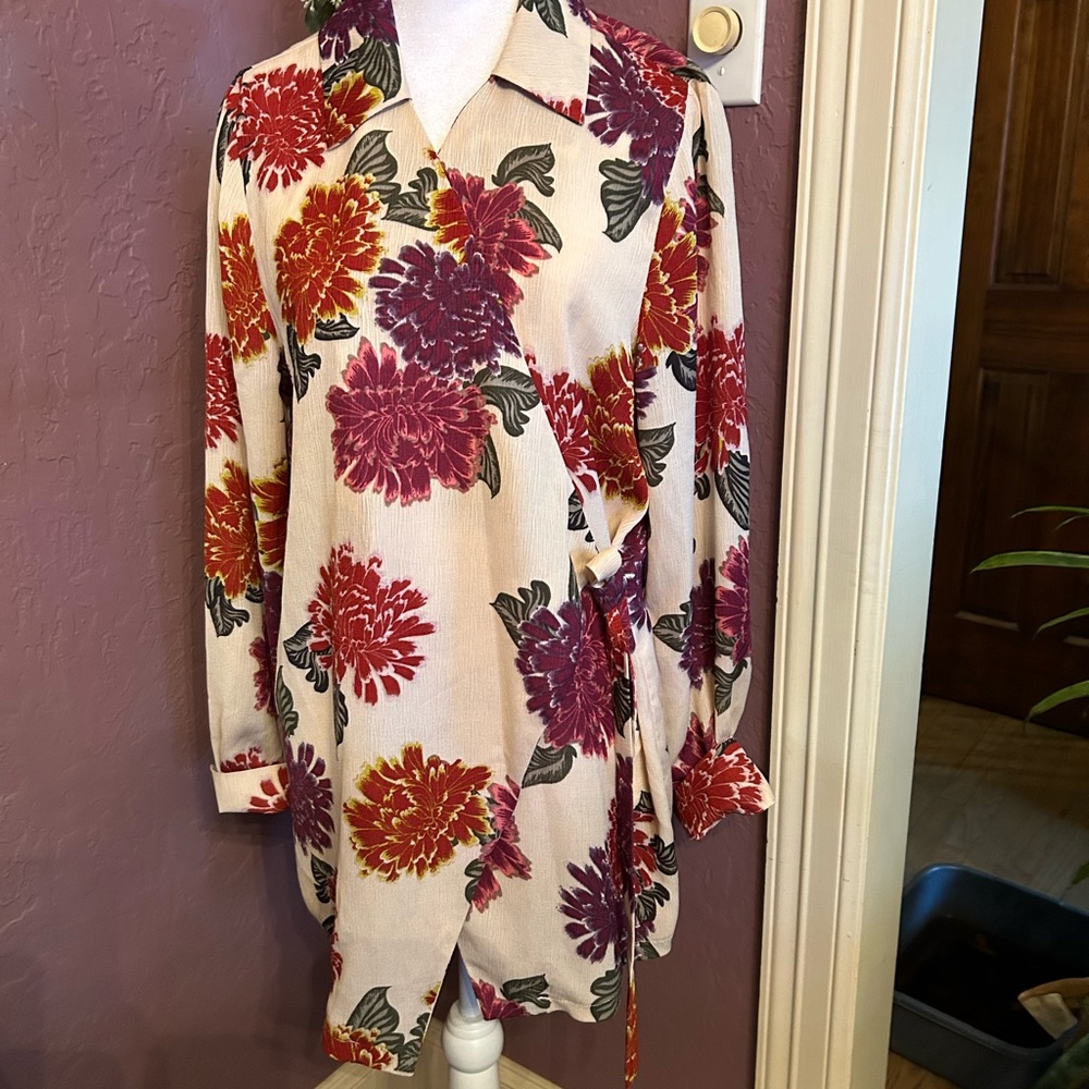 Beautiful side wrap tunic top